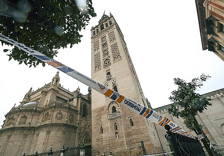 Seville's iconic La Giralda affected by Storm Leonardo
